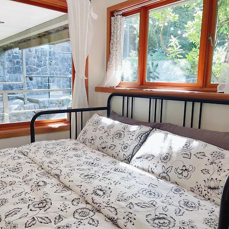 Вілла 66 Creek Garden House Західний Ванкувер Екстер'єр фото